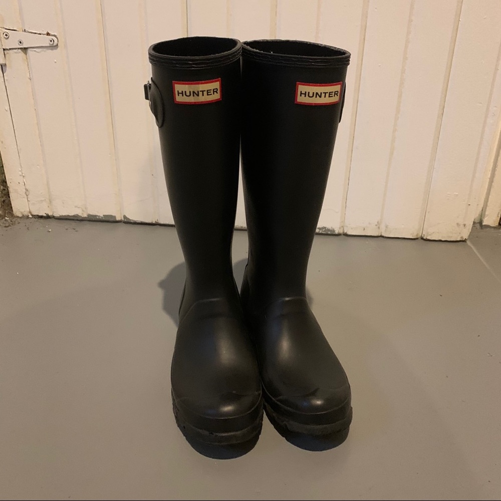 HUNTER Matte Black Rain Boots (kids 5/wmns 7)